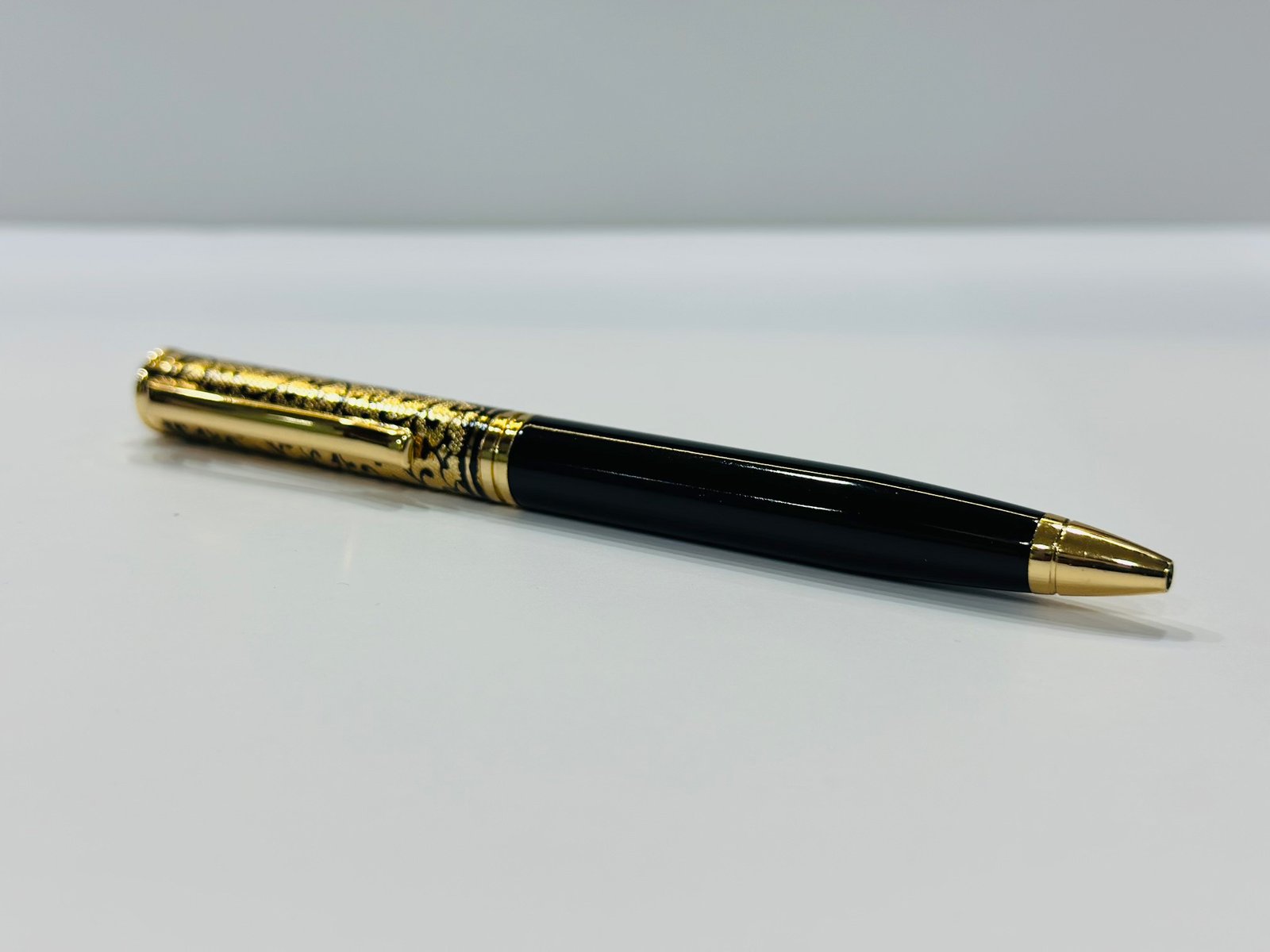Classic Black & Gold Rollerball Pen – Ornate Executive Writing Tool - Image 2