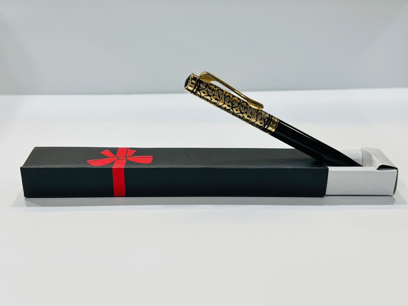 Classic Black & Gold Rollerball Pen – Ornate Executive Writing Tool